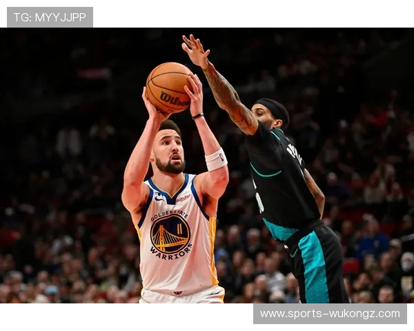 克莱·汤普森三分高效命中率拉开防线对勇士贡献显著